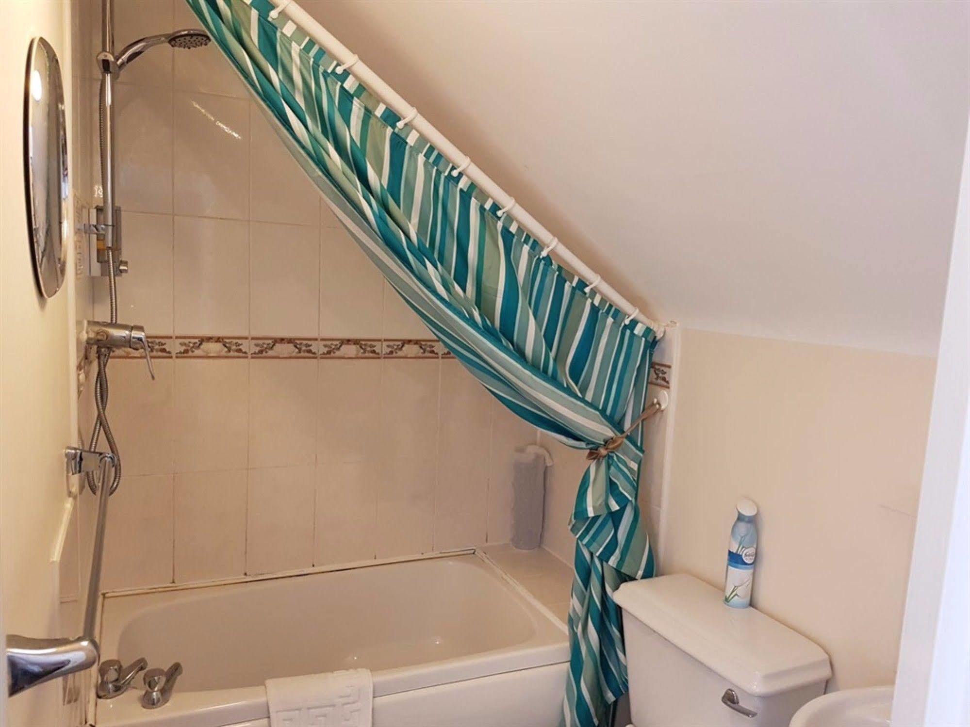 Aaron Lodge Guest House Leicester Bagian luar foto